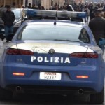 Agente ferma l’autore di uno scippo per strada