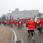 Al via la distribuzione dei pettorali da bici per i Babbi Natale su due ruote