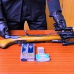 Arma illegale in camera da letto arrestato