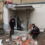 Assaltano due bancomat, messi in fuga dai Carabinieri
