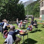 Baby sitting e banchi all'aperto per i bimbi della scuola di Ronco Canavese