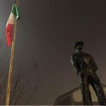 CasaPound sostituisce il tricolore del Monumento intitolato alle Penne Nere
