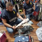 Falso Made in Italy sequestrati 4mila capi di abbigliamento