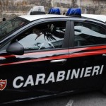 I Carabinieri lo soccorrono e poi lo arrestano