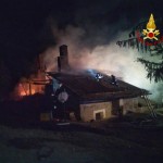 Incendio di alcune baite in una frazione di Cesana