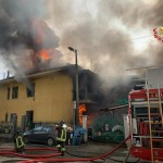 Incendio in una palazzina a Leinì, morta una donna