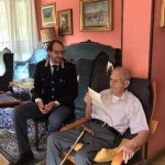 La Polizia festeggia un ex poliziotto che compie 100 anni