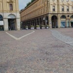 Mascherina anche nelle pertinenze dei cenri commerciali e chiusura di bar e ristoranti all'una di notte