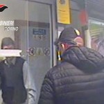 Rapinatori ignorati dagli impiegati di banca, due arresti