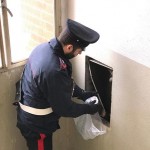 Spaccio di hashish e cocaina in un palazzo