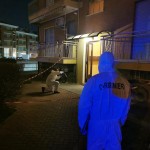 Uccide moglie e figlio e si butta dal balcone